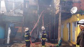 Voraz incendio destruye un comedor infantil en La Boca Voraz incendio destruye un comedor infantil en La Boca