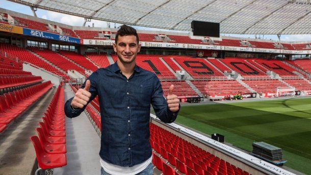 Lucas Alario en el estadio de Bayer Leverkusen<br>
