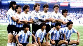 Arriba: Batista, Cucciufo, Garré, Brown, Ruggeri y Maradona. Abajo: Burruchaga, Giusti, Borghi y Valdano. Arriba: Batista, Cucciufo, Garré, Brown, Ruggeri y Maradona. Abajo: Burruchaga, Giusti, Borghi y Valdano.