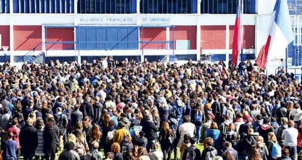 Los alumnos realizaron un homenaje al adolescente que se suidió