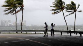 El huracán Irma bajó a categoría 2 pero rige alerta por olas gigantes en Florida El huracán Irma bajó a categoría 2 pero rige alerta por olas gigantes en Florida