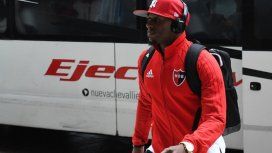 La llegada de Leal al hotel porteño donde concentra la Lepra (foto: Newells Old Boys) La llegada de Leal al hotel porteño donde concentra la Lepra (foto: Newells Old Boys)