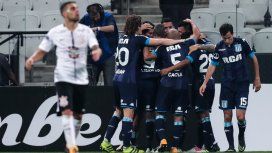 Racing festeja el gol de Triverio que terminó siendo el del empate Racing festeja el gol de Triverio que terminó siendo el del empate
