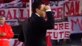 El conmovedor gesto de Gallardo con sus jugadores en plena ovación del público de River El conmovedor gesto de Gallardo con sus jugadores en plena ovación del público de River