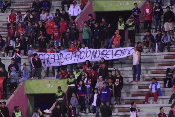 Bandera contra Grover Vargas de Jorge Wilstermann - Crédito: Twitter