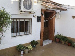 cuatro nenes convivieron durante varios dias con los cadaveres de su madre y su pareja cuatro nenes convivieron durante varios dias con los cadaveres de su madre y su pareja