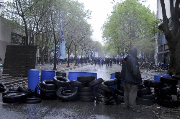 Desde la Uocra "blindaron" al Pata Medina<br>