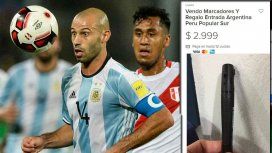 Mascherano mira la pelota sorprendido en el duelo anterior ante Perú Mascherano mira la pelota sorprendido en el duelo anterior ante Perú