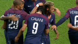 Mirá lo que hizo Neymar durante el festejo del gol de Cavani ante el Bayern Munich Mirá lo que hizo Neymar durante el festejo del gol de Cavani ante el Bayern Munich