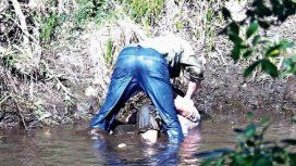 Intentó ahogar a su esposa y dio una insólita explicación: Me resbalé Intentó ahogar a su esposa y dio una insólita explicación: Me resbalé