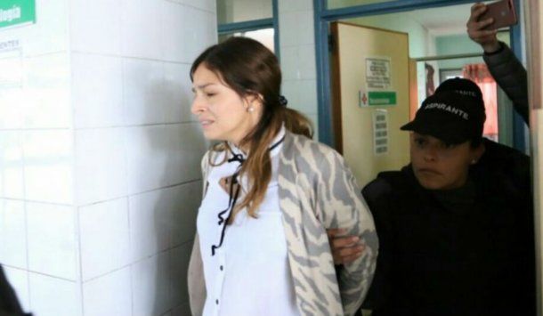 Julieta Silva antes de ingresar a hacerse las pericias oftalmológicas