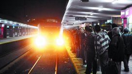 Demoras y caos en el tren Sarmiento: afecta la estación Once y Caballito Demoras y caos en el tren Sarmiento: afecta la estación Once y Caballito