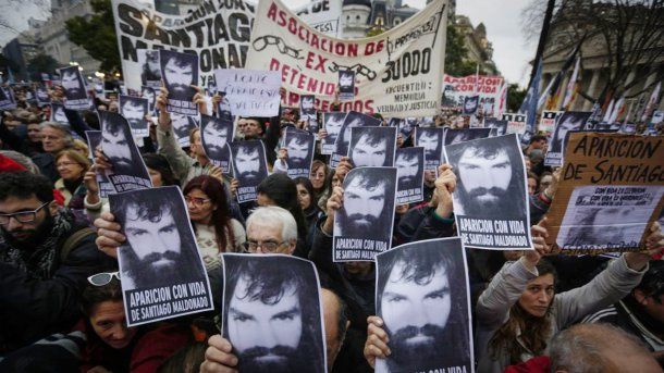 Una de las masivas marchas por la aparición de Santiago Maldonado<br>