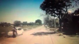 VIDEO: Iba con su bebé en la moto y sufrió un impactante choque VIDEO: Iba con su bebé en la moto y sufrió un impactante choque