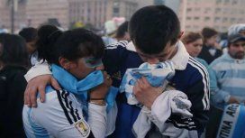 Hinchas de Argentina entristecidos Hinchas de Argentina entristecidos