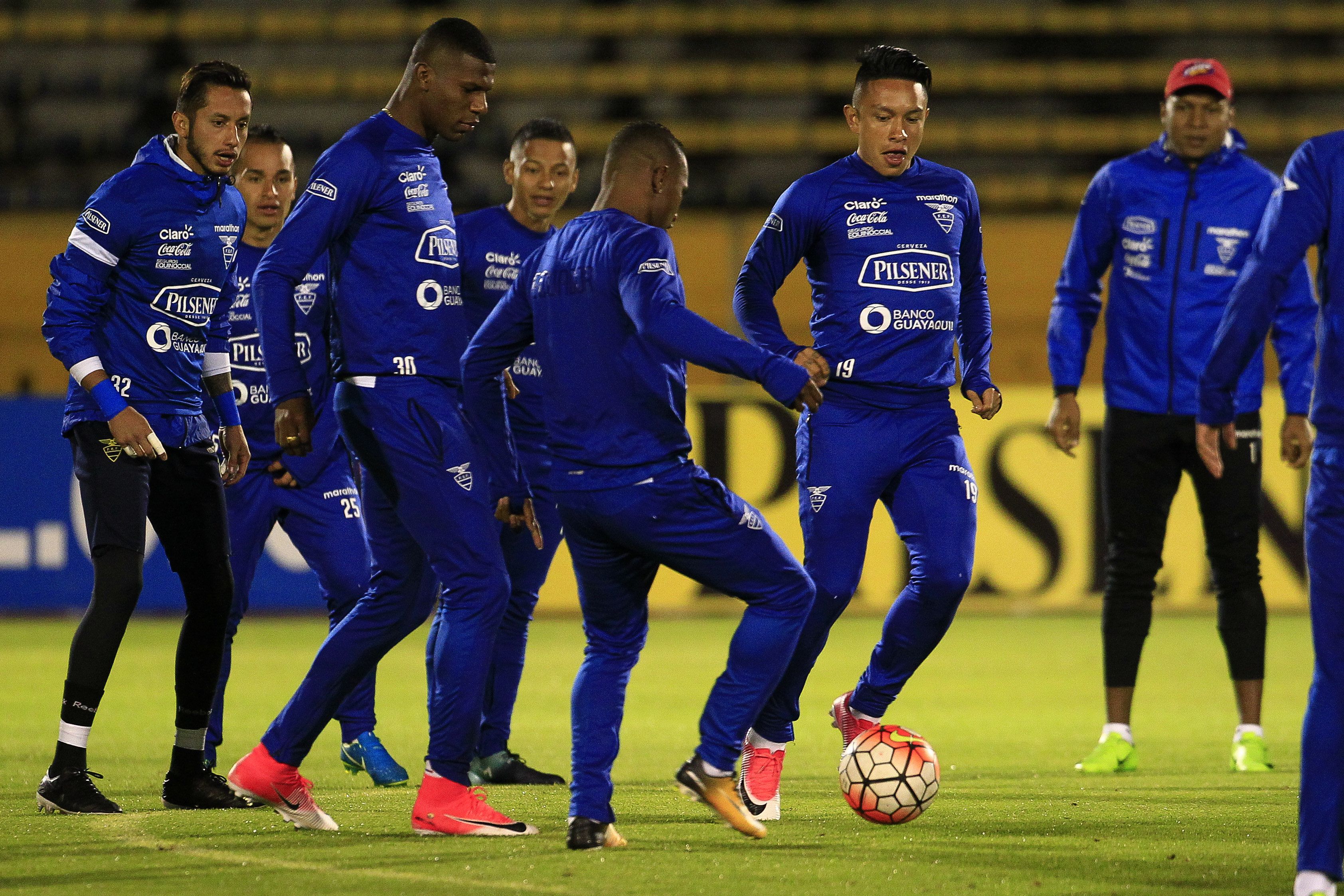 Terrible Baja Para La Selección De Ecuador A Horas Del Partido Ante ...