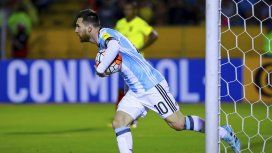 Con un triplete, Messi se lleva la pelota Con un triplete, Messi se lleva la pelota