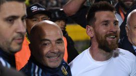 Jorge Sampaoli y Lionel Messi tras el triunfo Jorge Sampaoli y Lionel Messi tras el triunfo