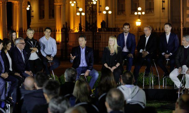 "Desde un comienzo exigimos que el Gobierno se hiciera cargo, y este prefirió dar vuelta la cara", dijo Massa<br>