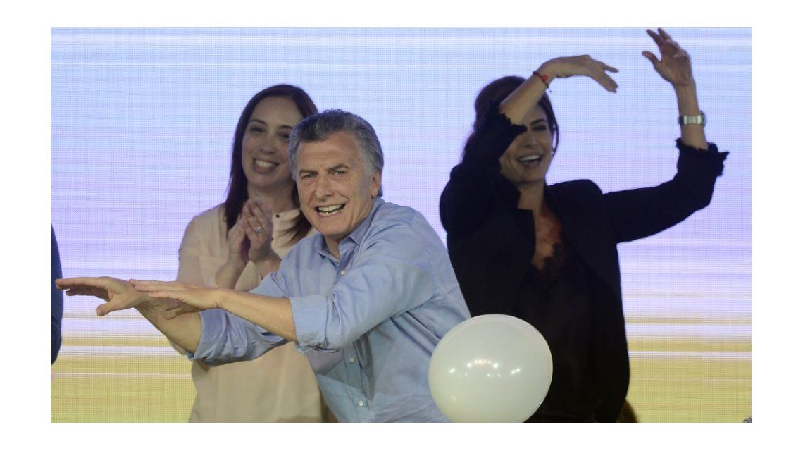 Mauricio Macri bailando
