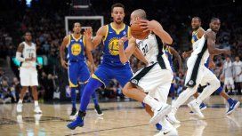 Manu Ginóbili atacando para los Spurs Manu Ginóbili atacando para los Spurs