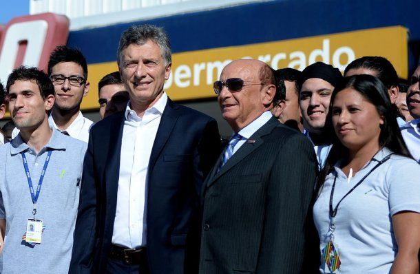 <p>Macri junto con el presidente de Coto</p>