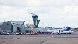 Una línea aérea generó un gran revuelo por pesar a los pasajeros antes de embarcar Una línea aérea generó un gran revuelo por pesar a los pasajeros antes de embarcar