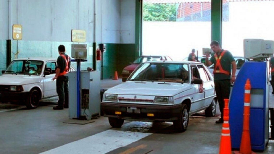 Resultado de imagen para autos en verificación técnica