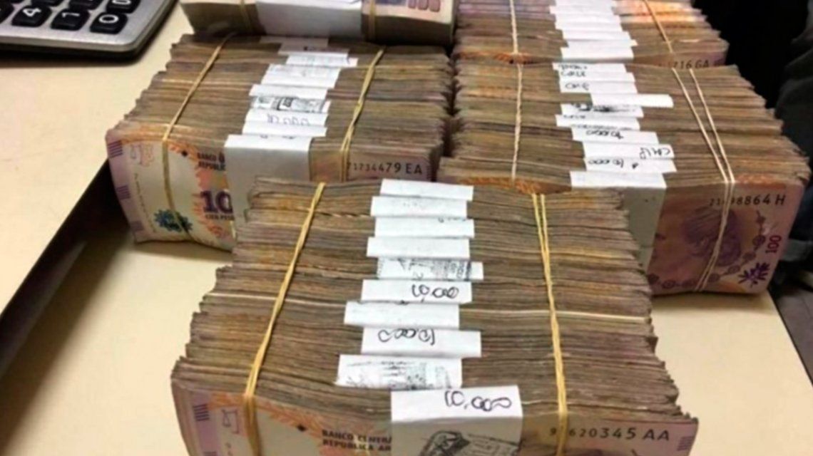 El dinero que fue encontrado en la caja fuerte de la comisaría