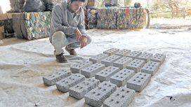 {alttext(Ecoinclusión, la ONG cordobesa que salió primera en el Desafío Google.org,¿Qué es Ecoinclusión, el proyecto argentino que ganó el #DesafíoGoogleOrg?)} {alttext(Ecoinclusión, la ONG cordobesa que salió primera en el Desafío Google.org,¿Qué es Ecoinclusión, el proyecto argentino que ganó el #DesafíoGoogleOrg?)}
