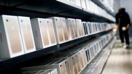 Freno al contrabando: bloquearán a los celulares que no sean declarados Freno al contrabando: bloquearán a los celulares que no sean declarados