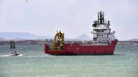 El Sophie Siem comienza a dejar atrás el puerto de Comodoro para dirigirse a la zona marítima patagónica donde se busca al ARA San Juan. El Sophie Siem comienza a dejar atrás el puerto de Comodoro para dirigirse a la zona marítima patagónica donde se busca al ARA San Juan.