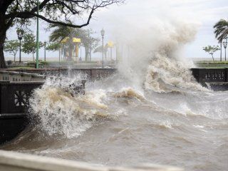 Fuertes vientos en el Río de la Plata Fuertes vientos en el Río de la Plata