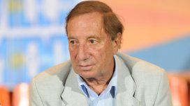 Operaron a Carlos Bilardo y aguardan su evolución Operaron a Carlos Bilardo y aguardan su evolución
