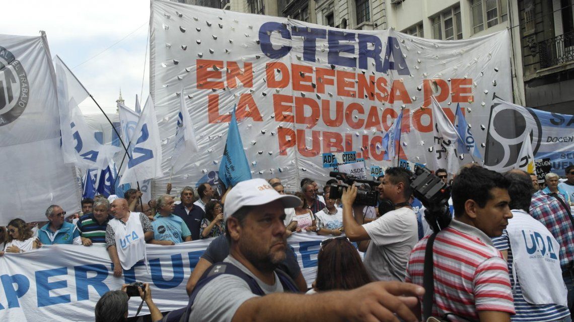 La Ctera anunció un paro en repudio a la represión de docentes en Chubut