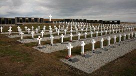 Los familiares de los caídos en las Malvinas piden viajes regulares a las islas Los familiares de los caídos en las Malvinas piden viajes regulares a las islas