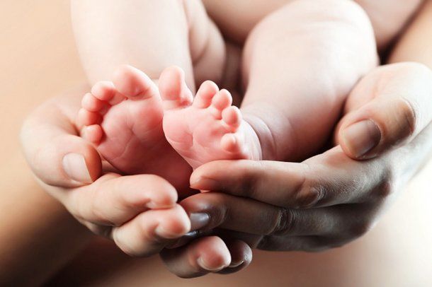 Es el primer bebe de un útero trasplantado en Estados Unidos y el noveno en el mundo. 