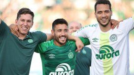 El festejo de los sobrevivientes de la tragedia de Chapecoense El festejo de los sobrevivientes de la tragedia de Chapecoense