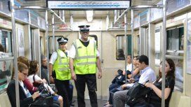 Policía de la Ciudad irrumpe en el subte A Policía de la Ciudad irrumpe en el subte A