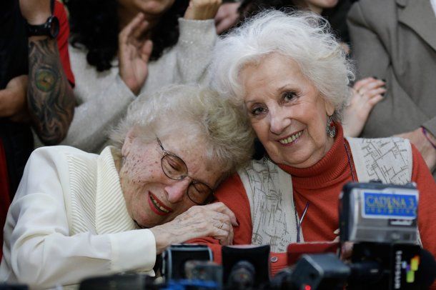 Rosa Roisinblit y Estela de Carlotto<br>