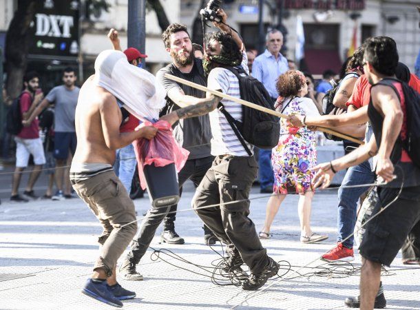 Graves incidentes sucedieron hoy frente al Congreso entre manifestantes y fuerzas de seguridad.