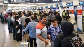 Demoras en Ezeiza y Aeroparque por una protesta de valijeros Demoras en Ezeiza y Aeroparque por una protesta de valijeros