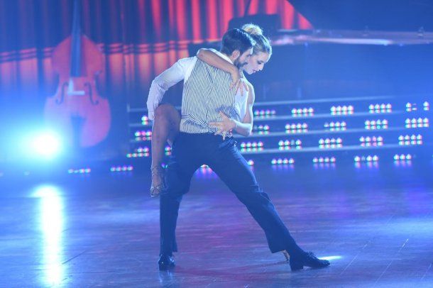 Gonzalo Gerber marcando el paso con Flor Vigna<br>