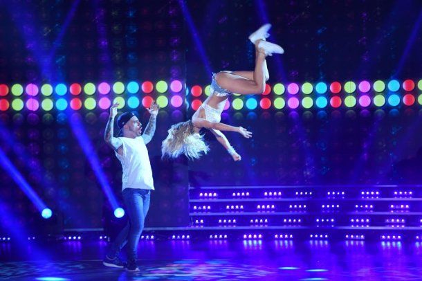 Laurita Fernández volando por los aires en la cumbia pop<br>