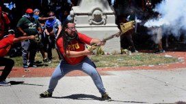 Sebastián Romero, con su arma casera en el Congreso Sebastián Romero, con su arma casera en el Congreso