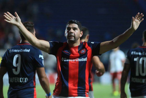 Néstor Ortigoza celebrando un gol para San Lorenzo<br>