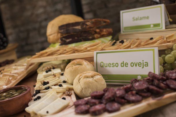 Tabla de fiambres y quesos de oveja