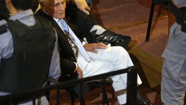 El Tribunal Oral Nº6 dio el beneficio de la prisión domiciliaria al represor Miguel Etchecolatz.