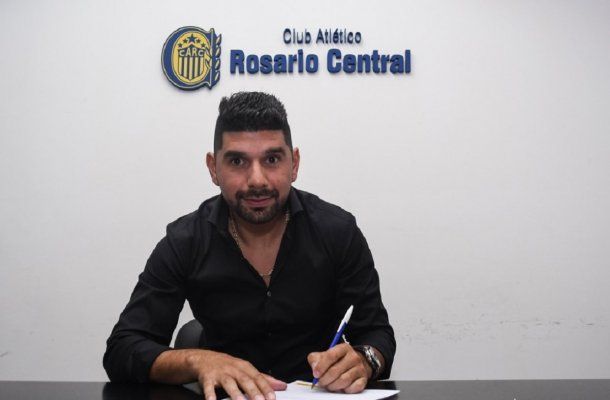 Néstor Ortigoza firmó con Rosario Central - Crédito: @CARCoficial