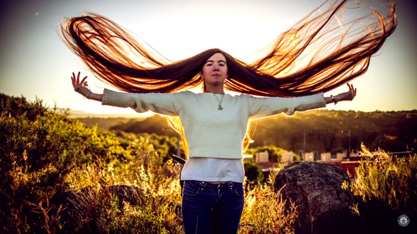 Una joven cordobesa se quedó con el récord del pelo más largo del mundo Récord Guinness Una joven cordobesa se quedó con el récord del pelo más largo del mundo Récord Guinness